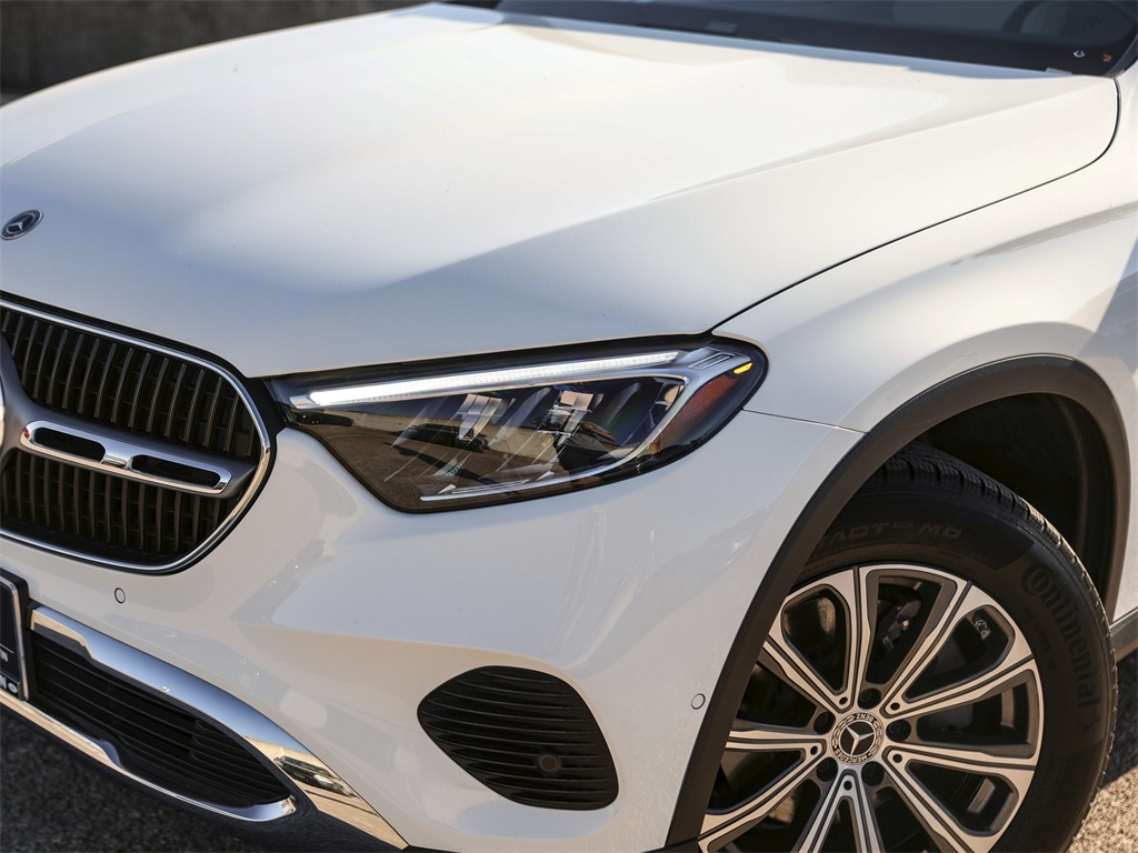 2023 Mercedes Benz GLC 300 photo 2