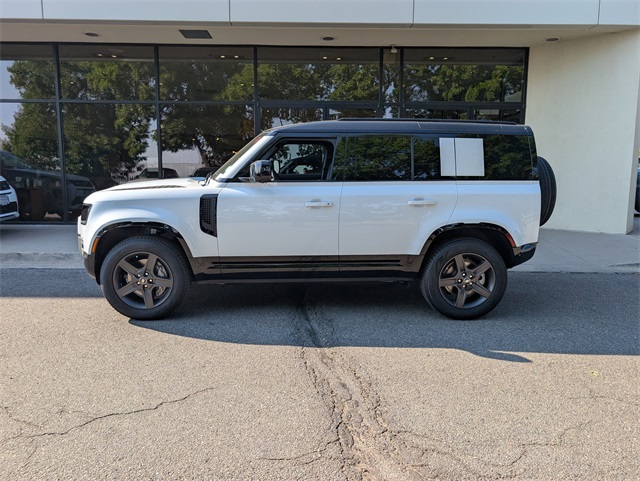 2025 Land Rover Defender 110 X-Dynamic SE photo 3