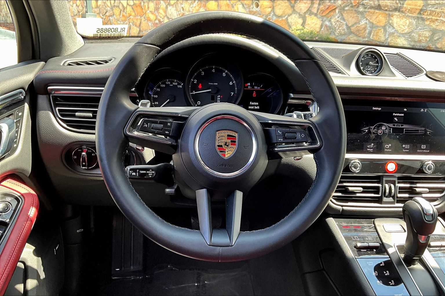 2024 Porsche Macan T photo 15