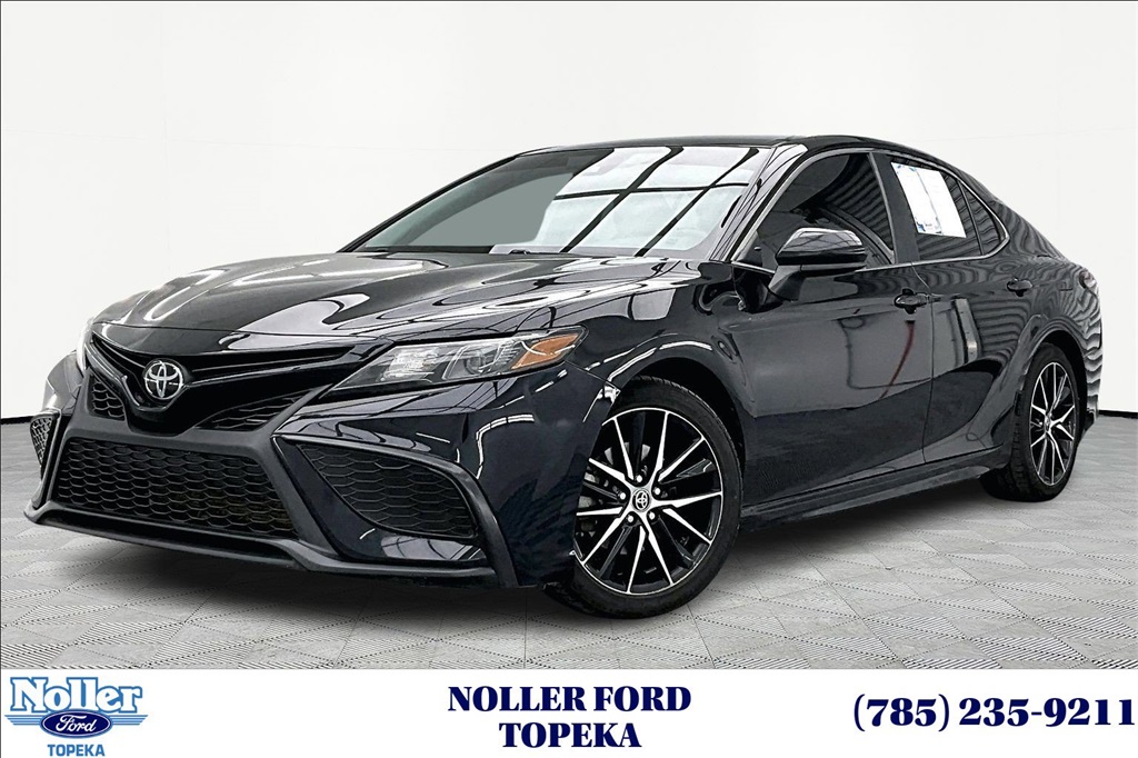 2021 Toyota Camry SE's photo