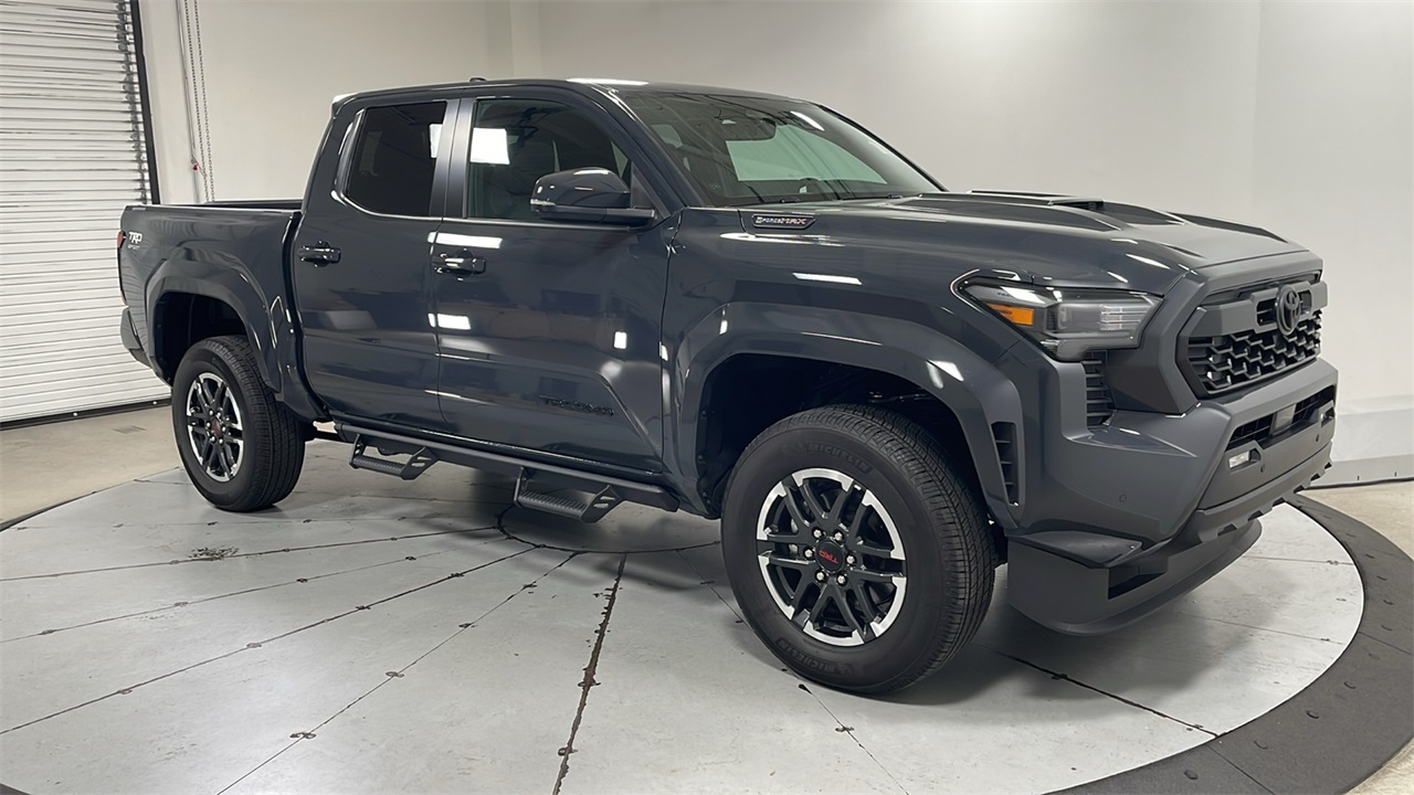 2025 Toyota Tacoma TRD Sport 4x4 photo 3