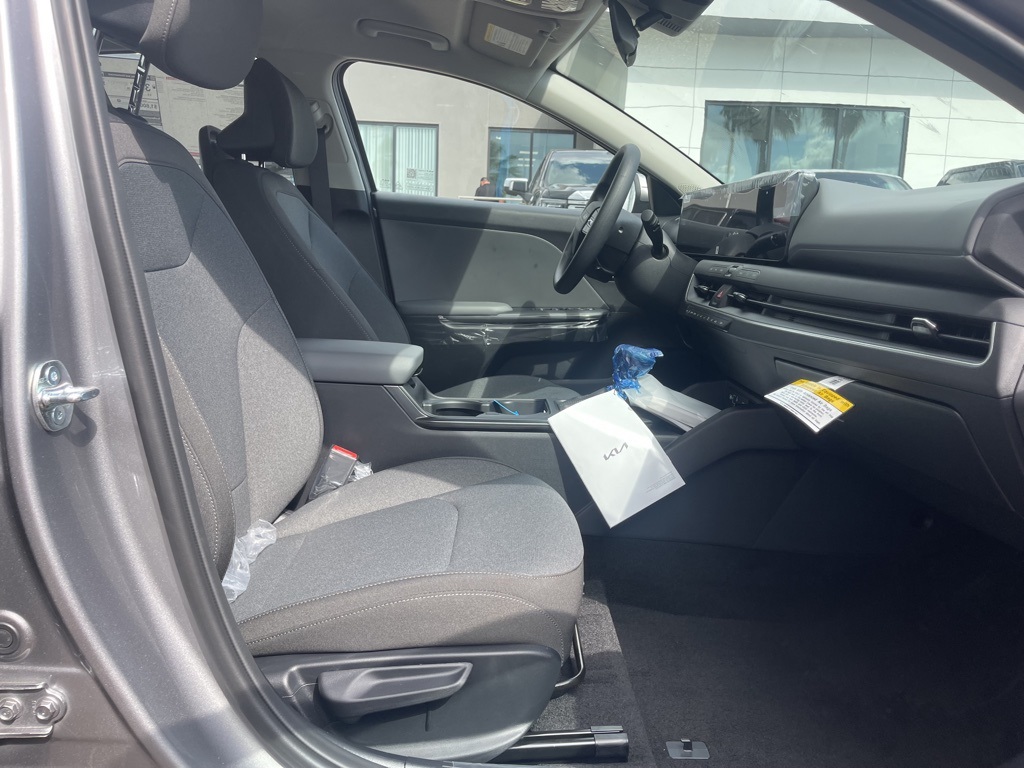 2025 Kia K4 LXS photo 14