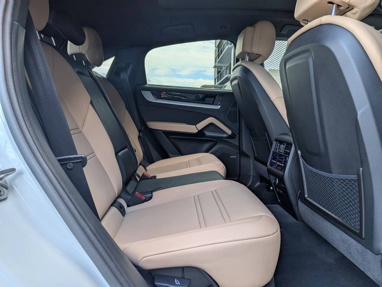 2025 Porsche Cayenne Coupe Base photo 24