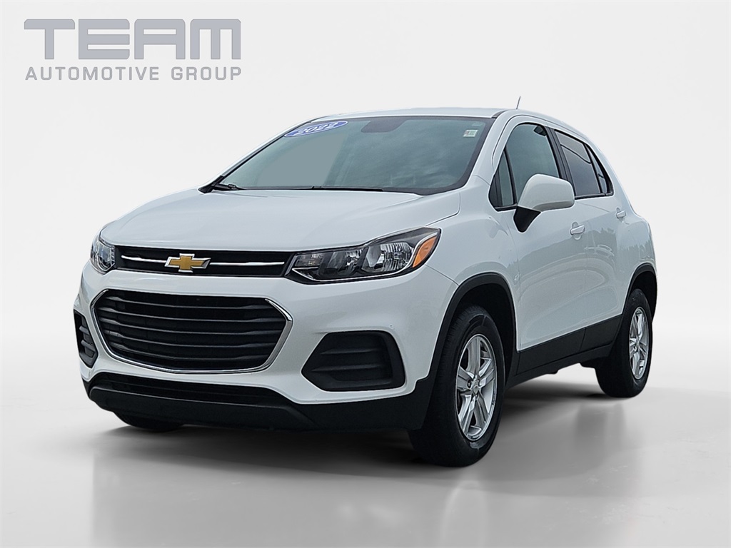 2022 Chevrolet Trax LS photo 3