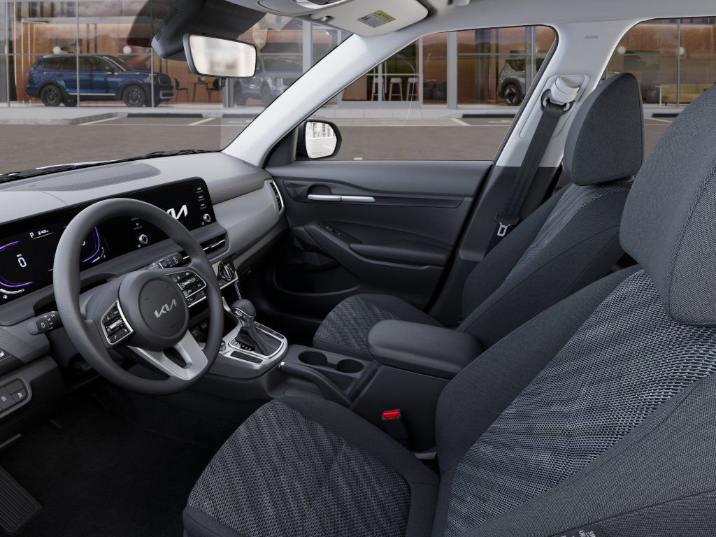 2025 Kia Seltos LX photo 17
