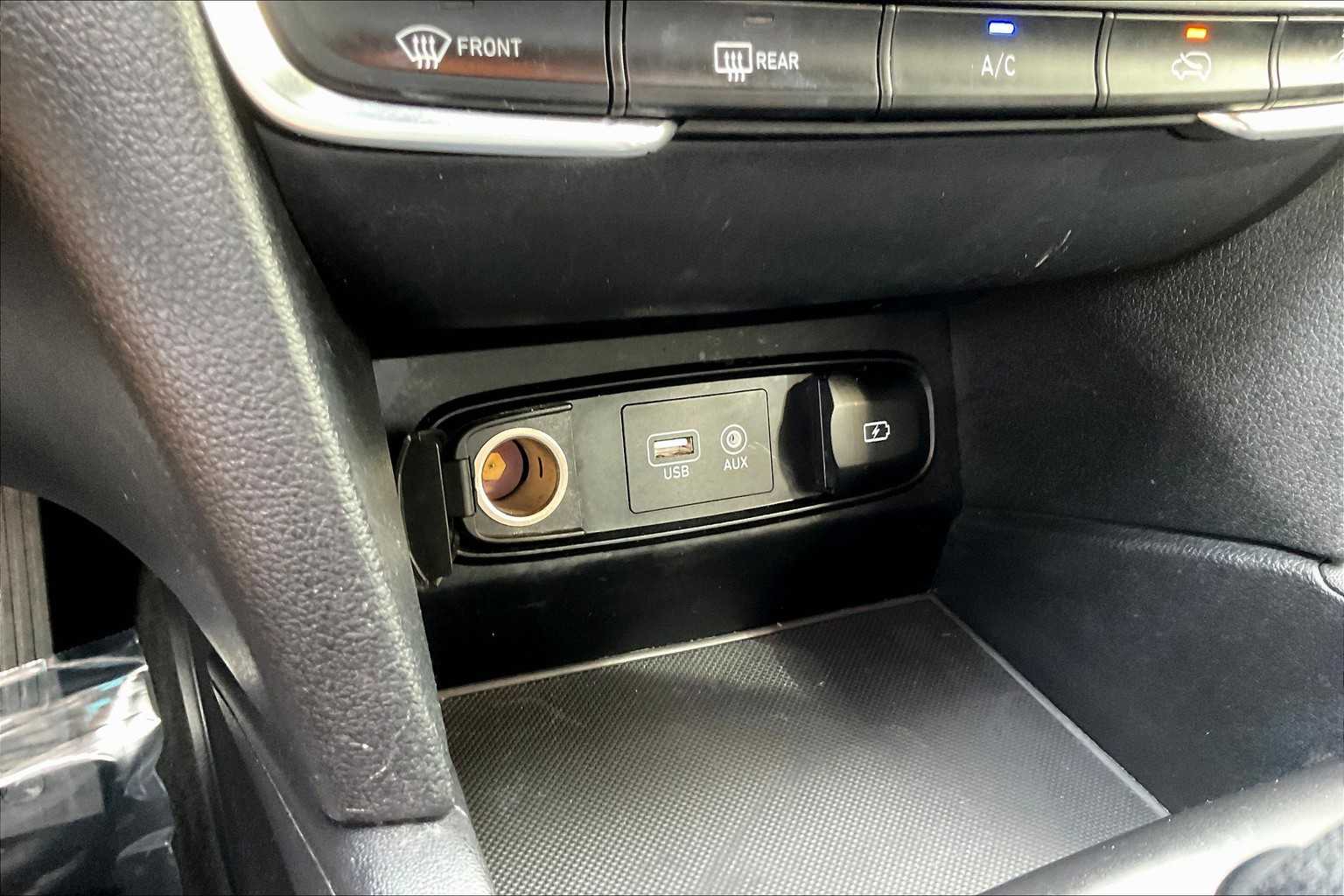 2019 Hyundai Santa Fe SE photo 31