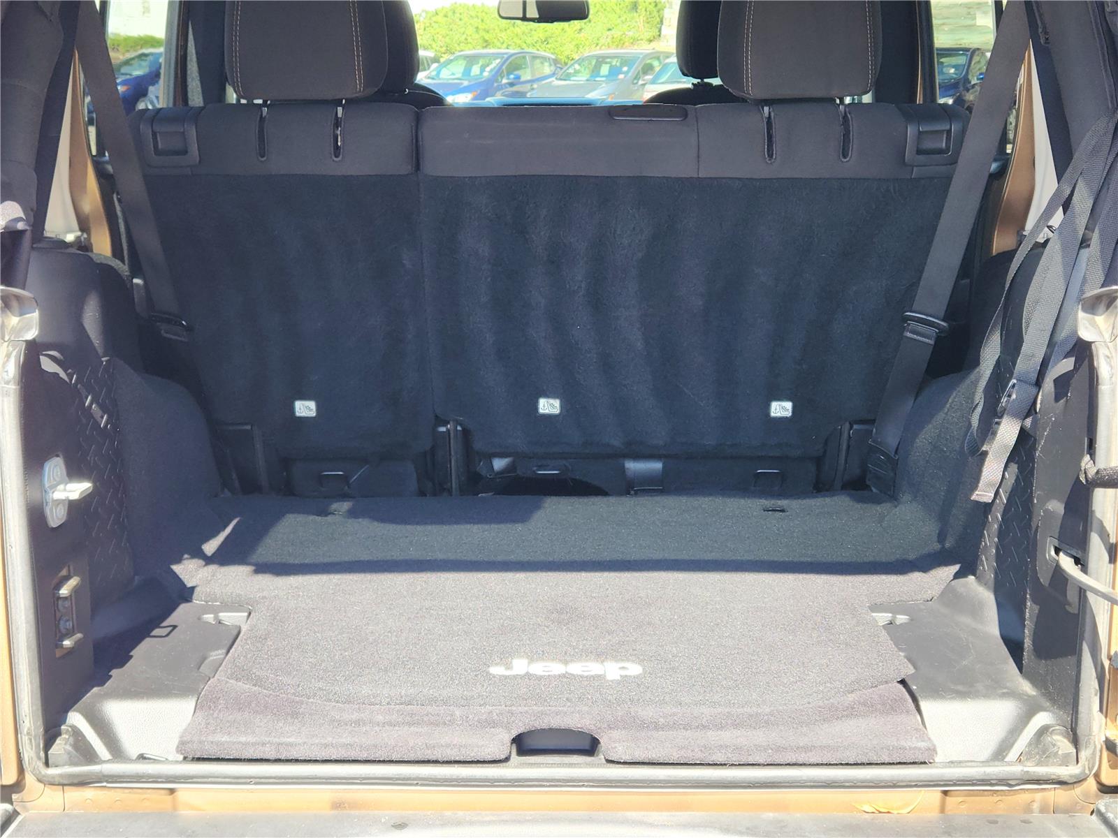 2015 Jeep Wrangler Sahara photo 10