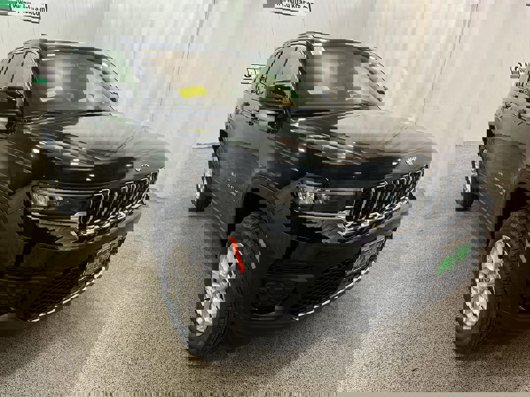 2025 Jeep Grand Cherokee Laredo's photo