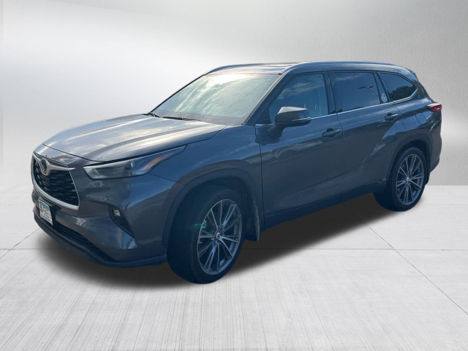 2022 Toyota Highlander XLE photo 3