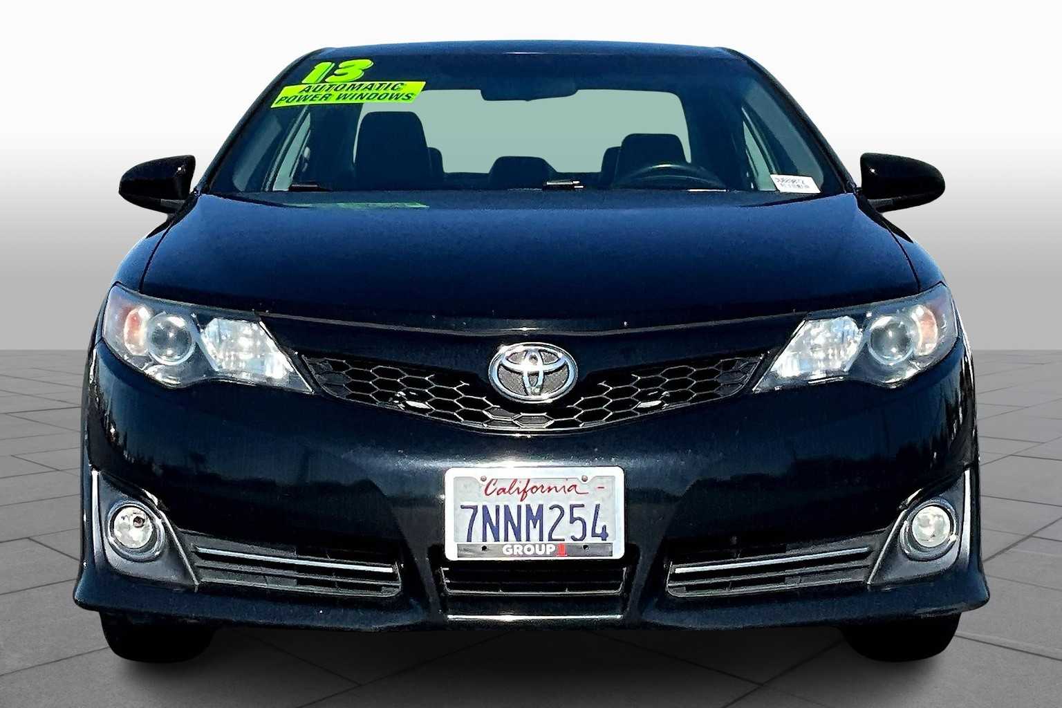 2013 Toyota Camry SE photo 2