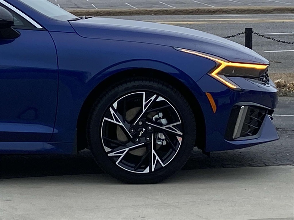 2025 Kia K5 GT-Line photo 3