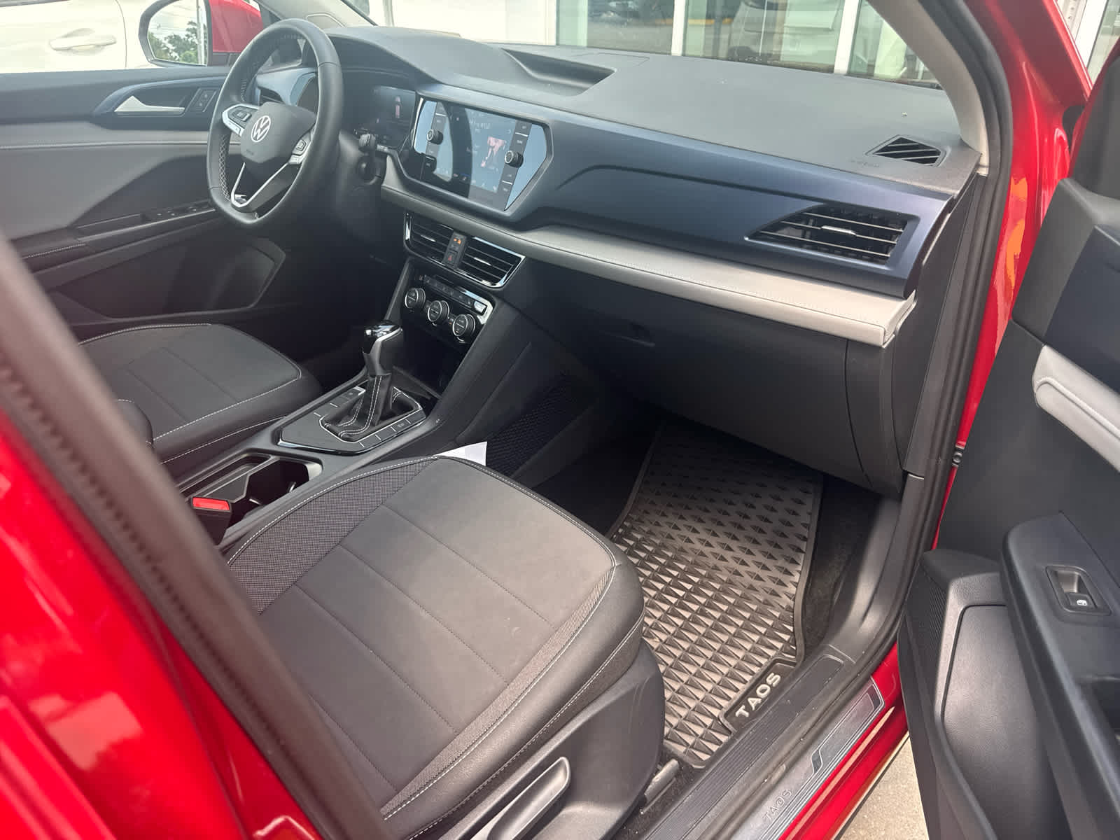 2024 Volkswagen Taos SE photo 7