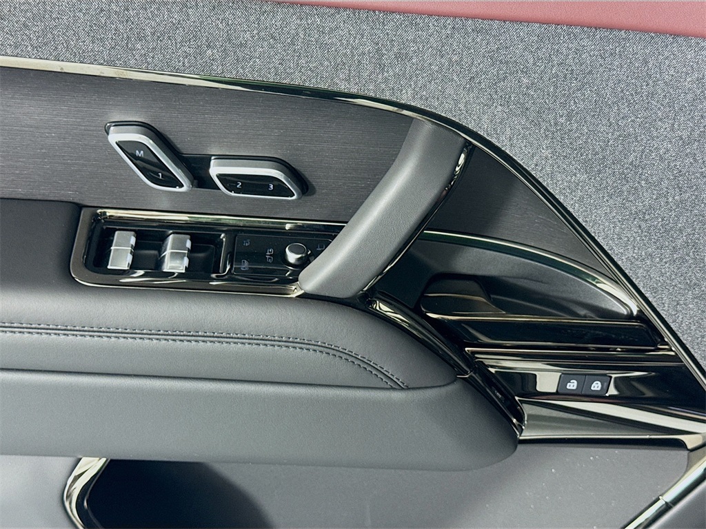 2025 Land Rover Range Rover Sport SE photo 15
