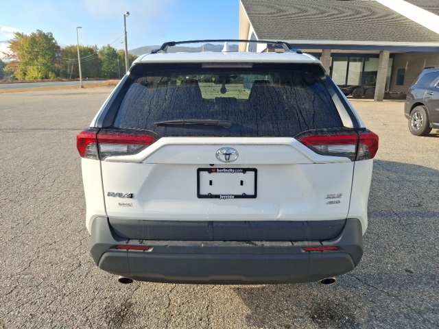 2023 Toyota RAV4 XLE photo 3