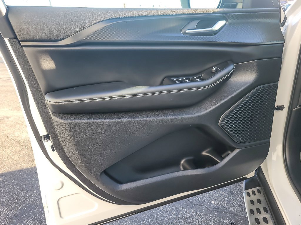 2023 JEEP GRAND CHEROKEE - Image 18