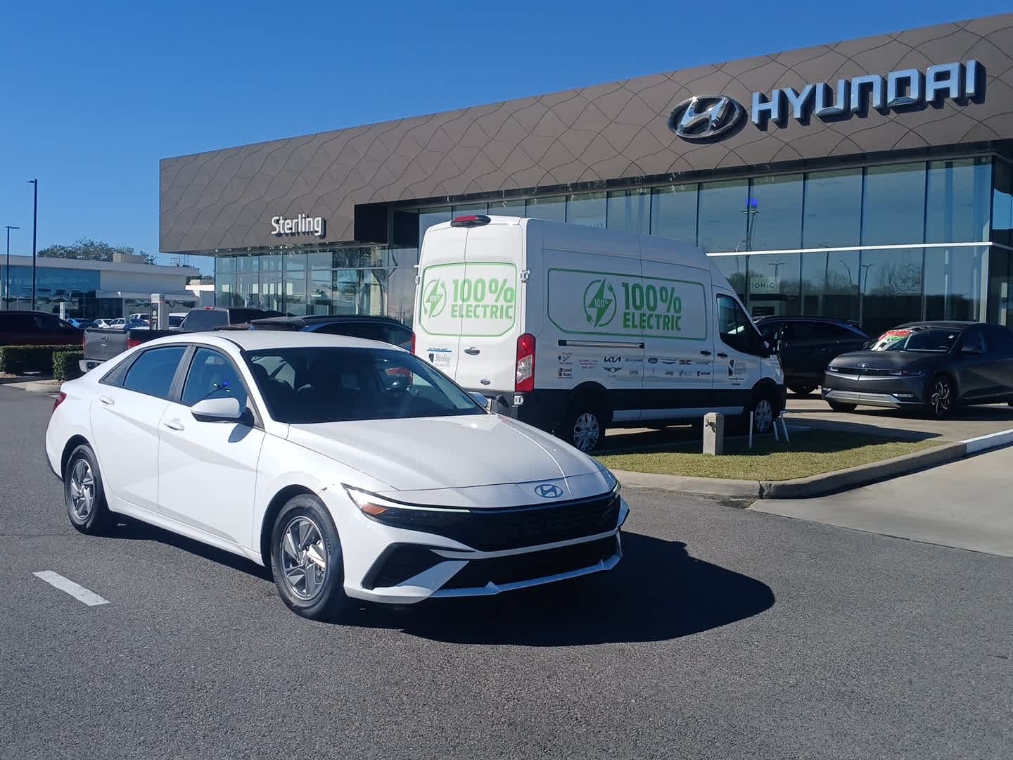 2025 Hyundai Elantra SE's photo