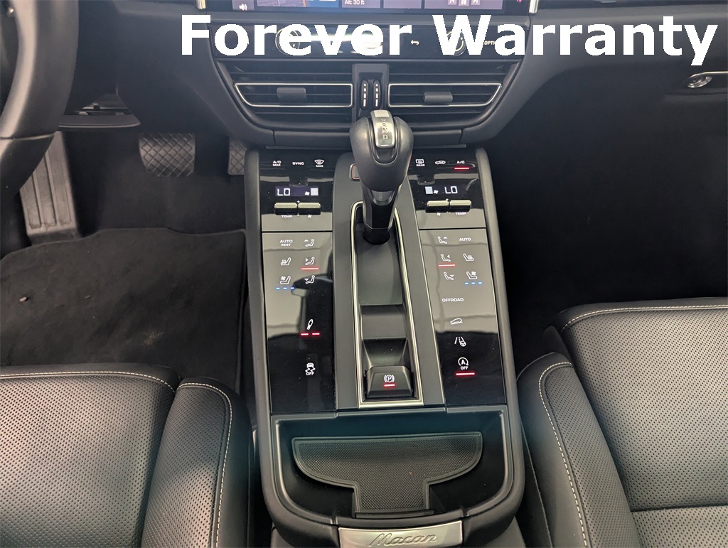2024 Porsche Macan T photo 25