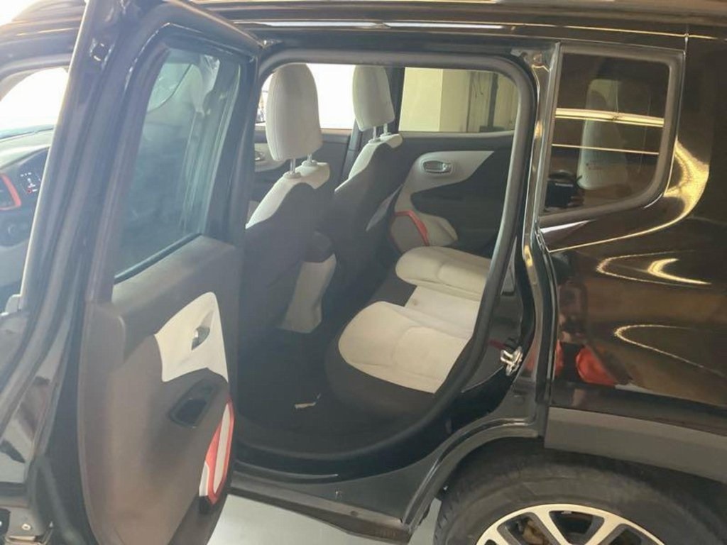 2015 Jeep Renegade Latitude North Edition photo 2