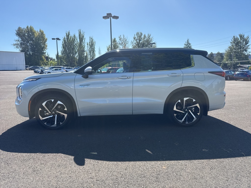 2023 Mitsubishi Outlander PHEV SEL photo 4