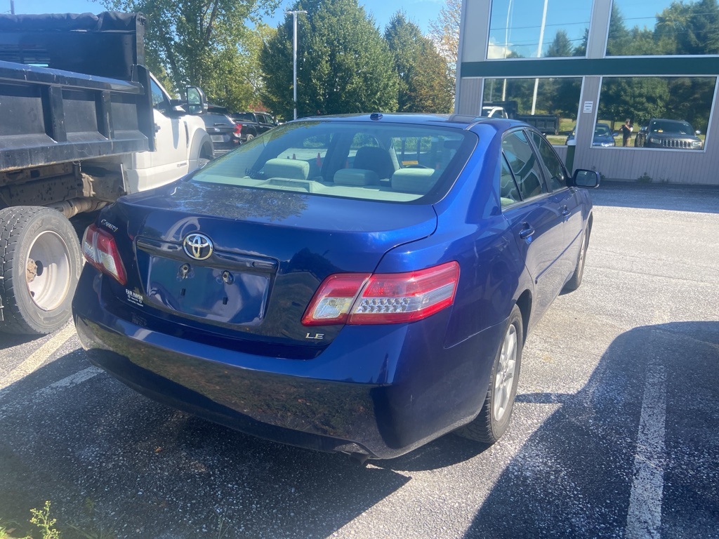 2011 Toyota Camry SE photo 4