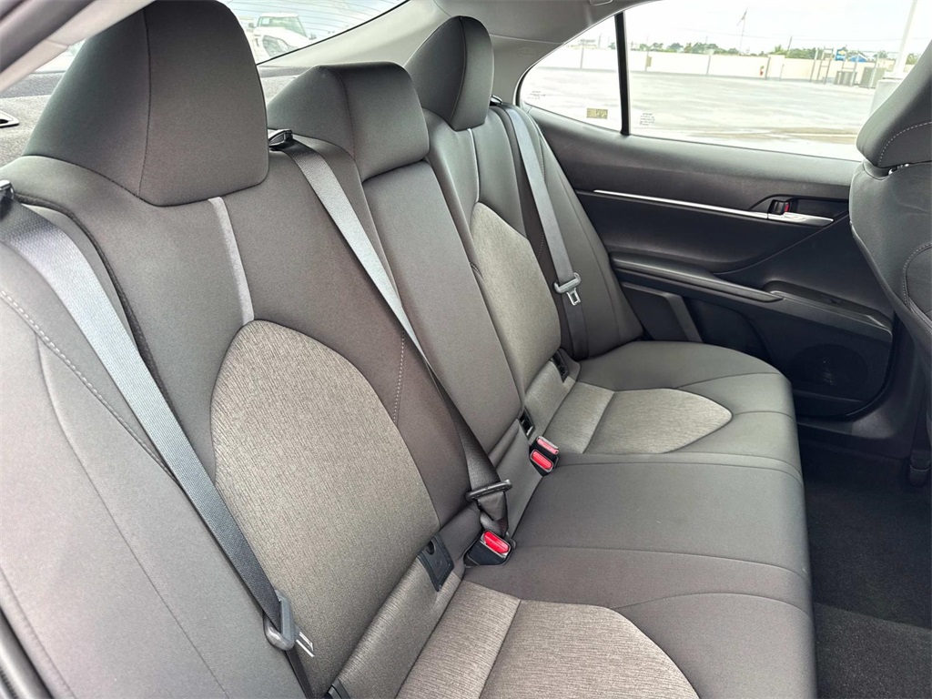 2023 Toyota Camry LE photo 8