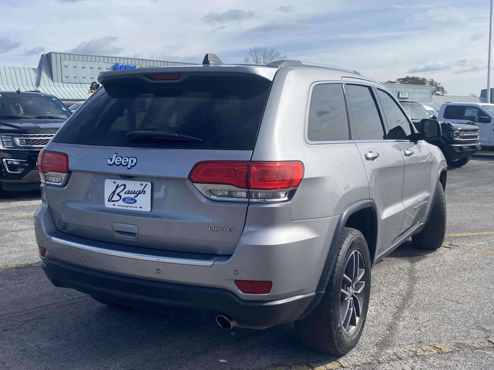 2017 Jeep Grand Cherokee Limited photo 2