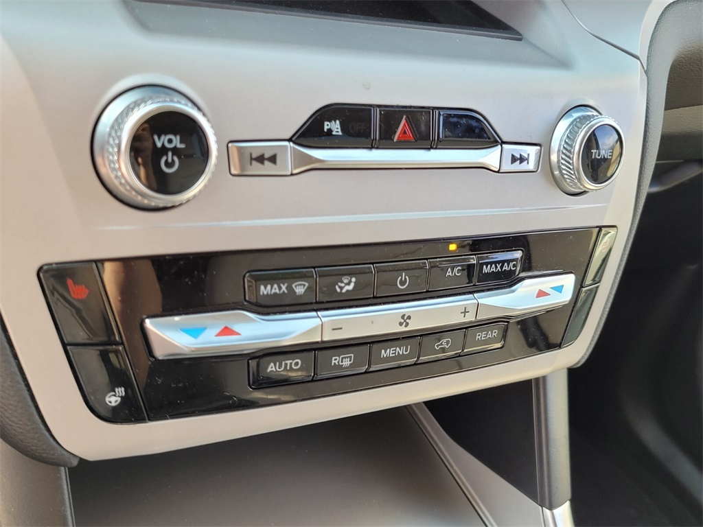 2024 Ford Explorer XLT photo 18