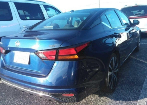 2022 Nissan Altima 2.5 SR photo 3