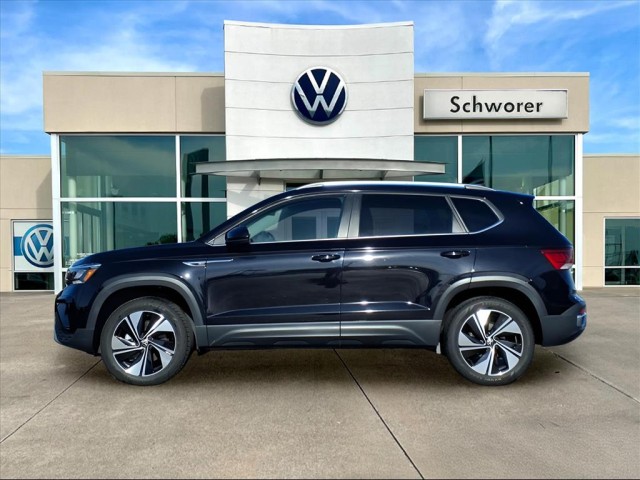 2024 Volkswagen Taos SE's photo