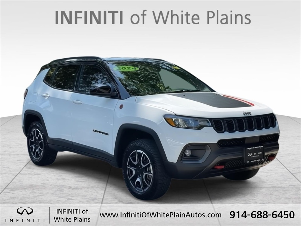 2024 Jeep Compass Trailhawk photo 2