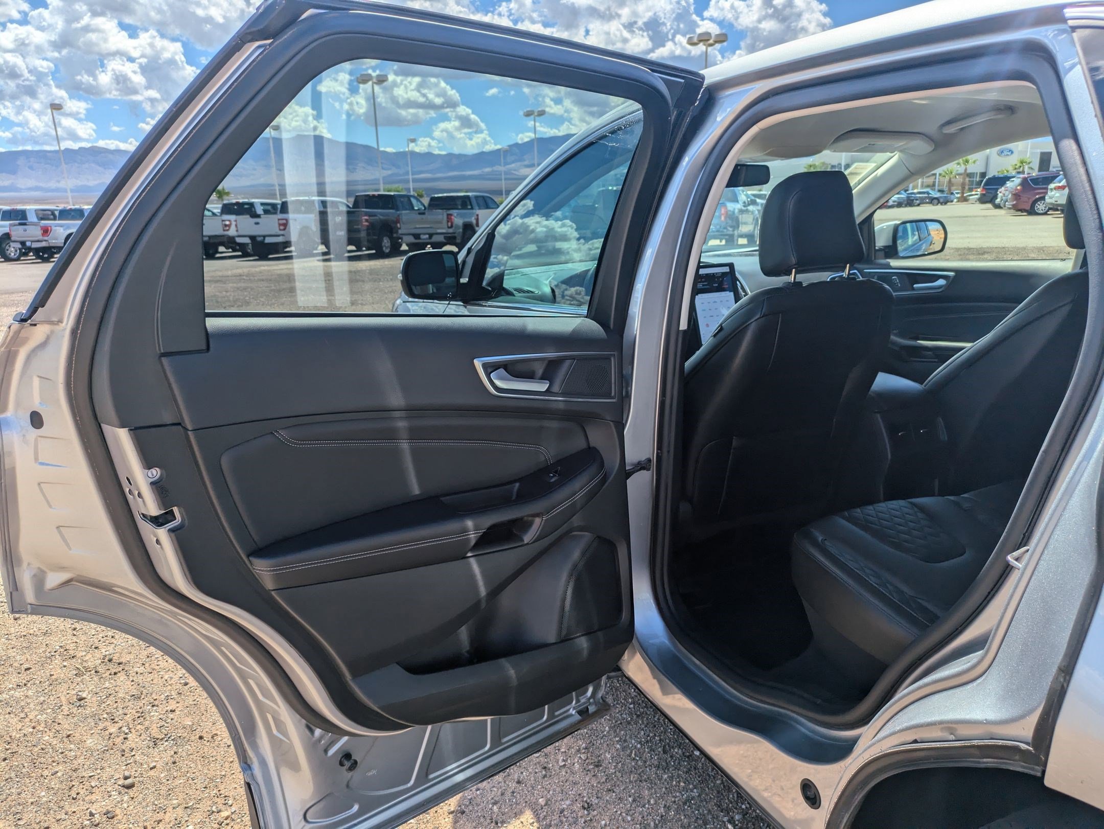 2024 Ford Edge Titanium photo 25