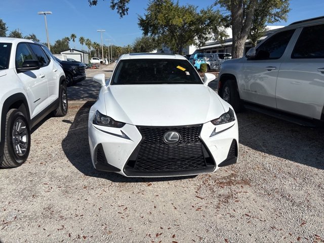 2017 Lexus IS 200t's photo