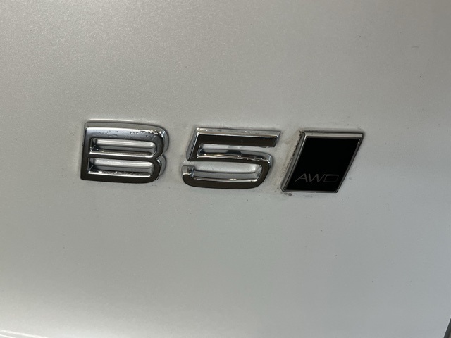 2025 Volvo XC40 Plus photo 9