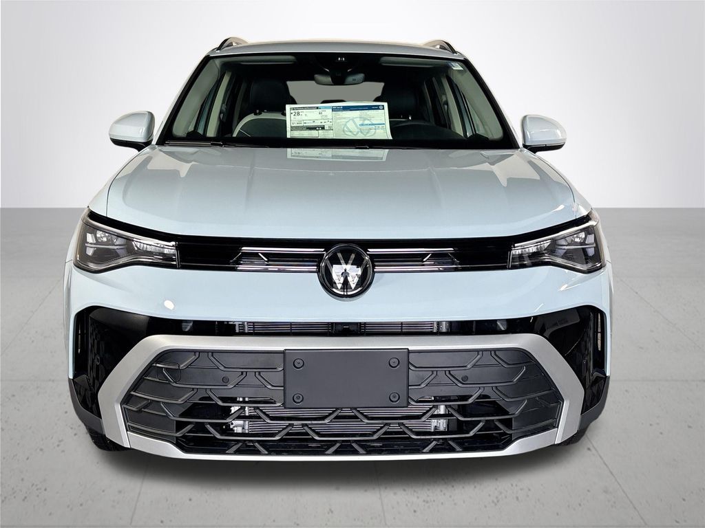 2025 Volkswagen Taos SE photo 3