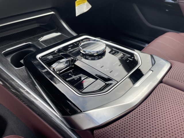 2026 Bmw 750e photo 10