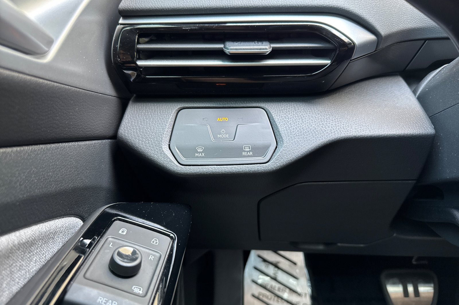 2023 Volkswagen ID.4 Pro photo 25