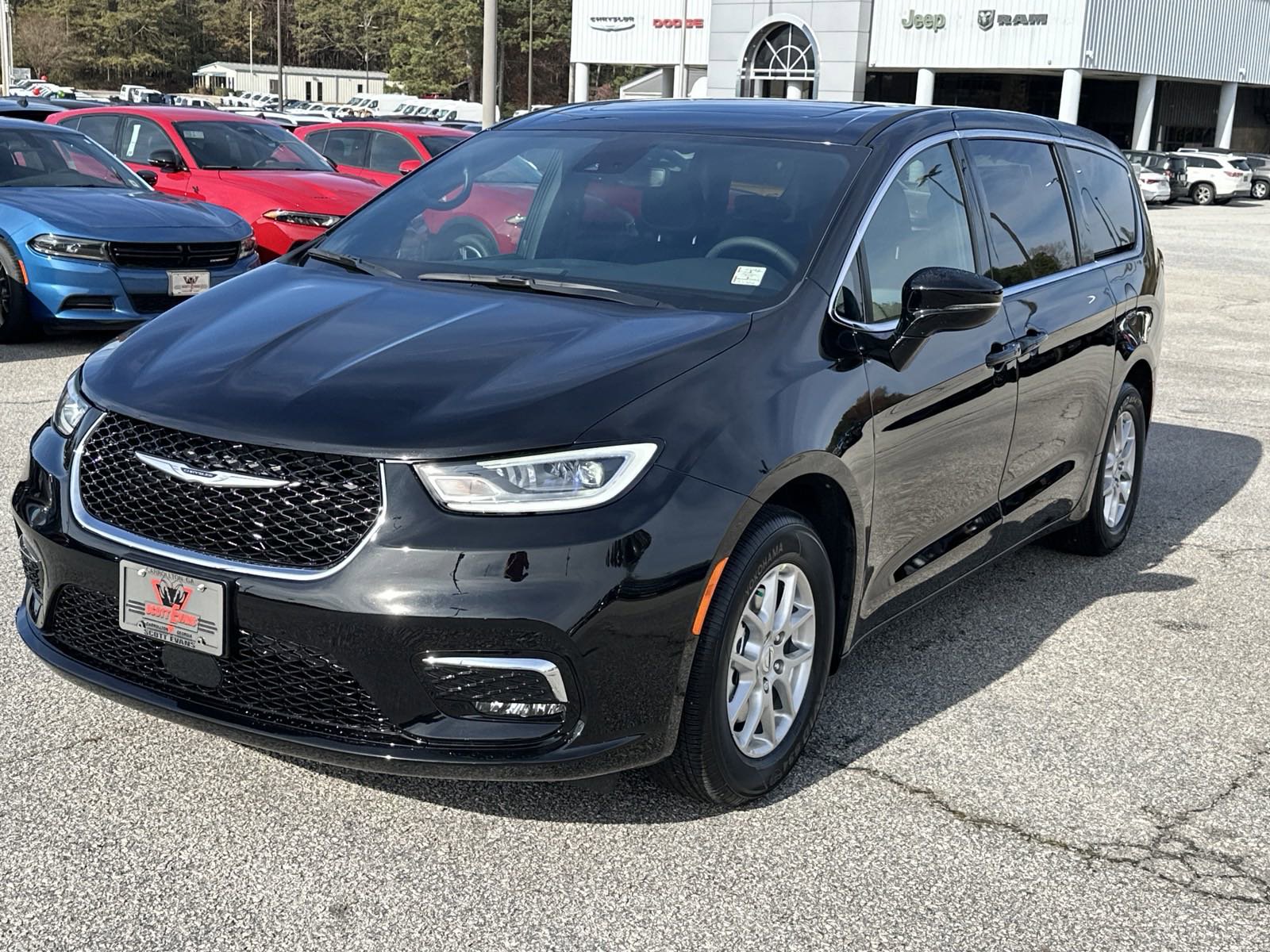 2025 Chrysler Pacifica photo 4