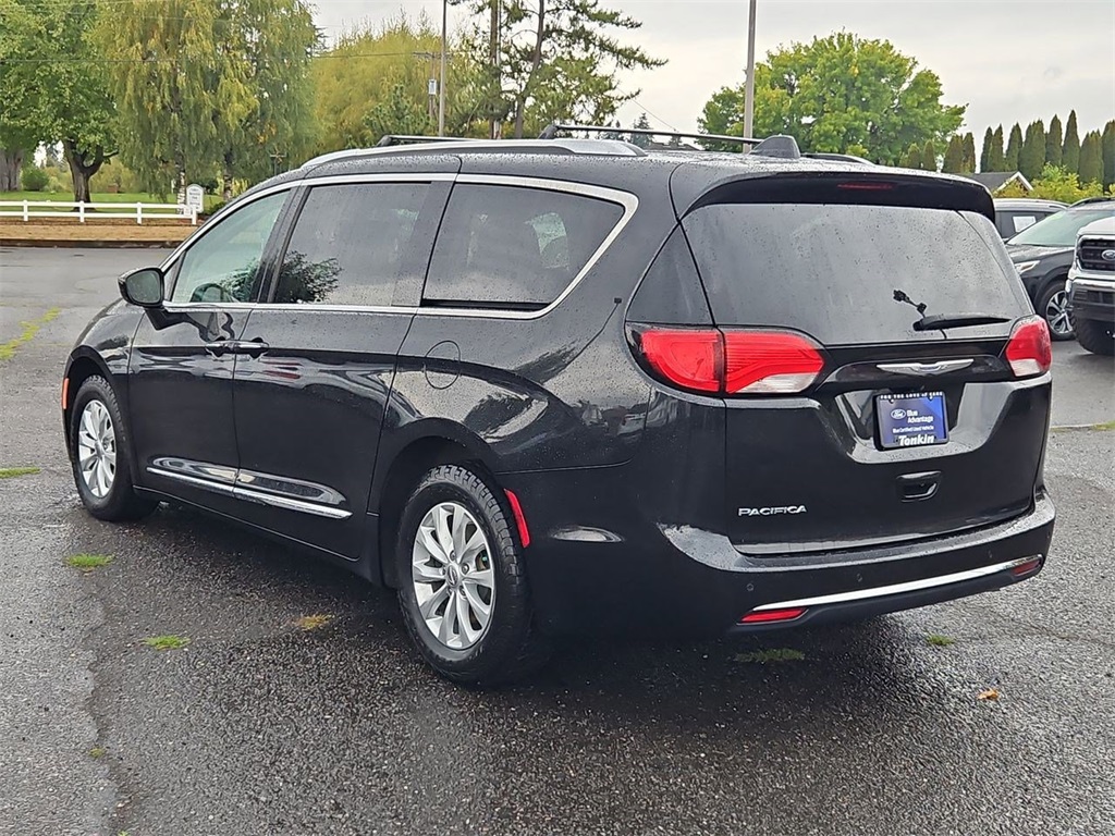 2019 Chrysler Pacifica Touring L photo 2