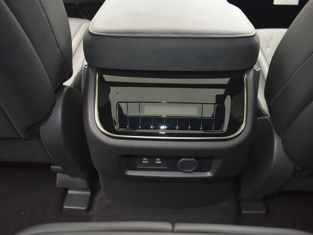 2026 Infiniti QX80 photo 16