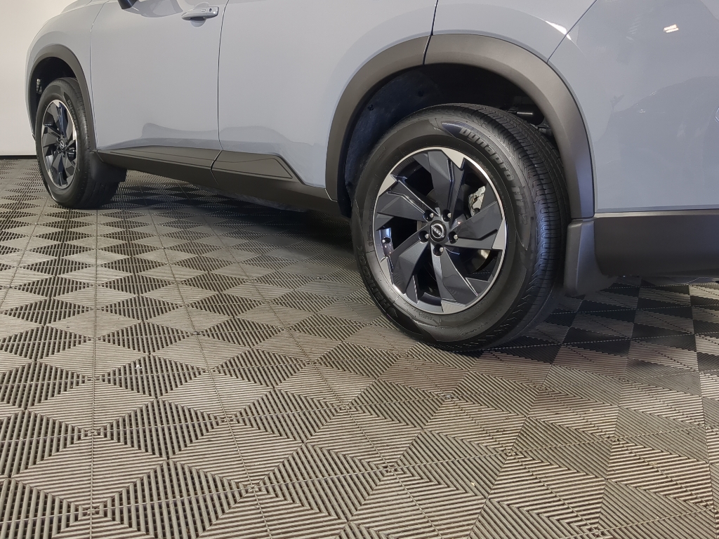 2026 Nissan Rogue SV photo 2