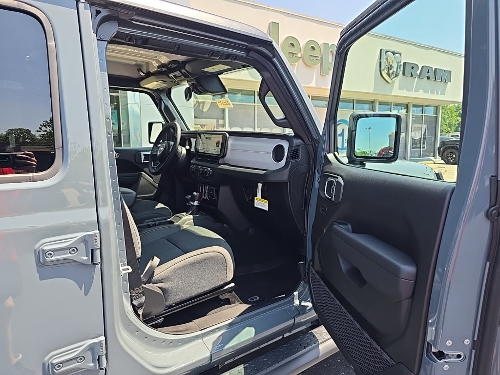 2025 Jeep Wrangler Sport S photo 17