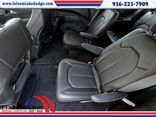 2025 Chrysler Pacifica photo 20