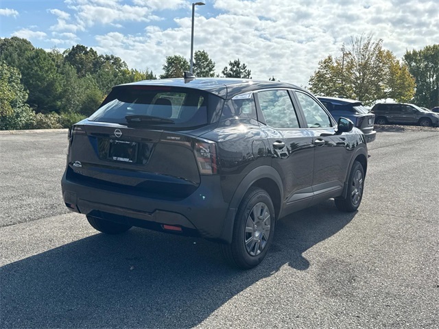 2025 Nissan Kicks S photo 4