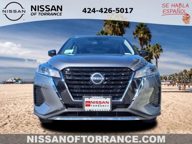 2025 Nissan Kicks Play S photo 2