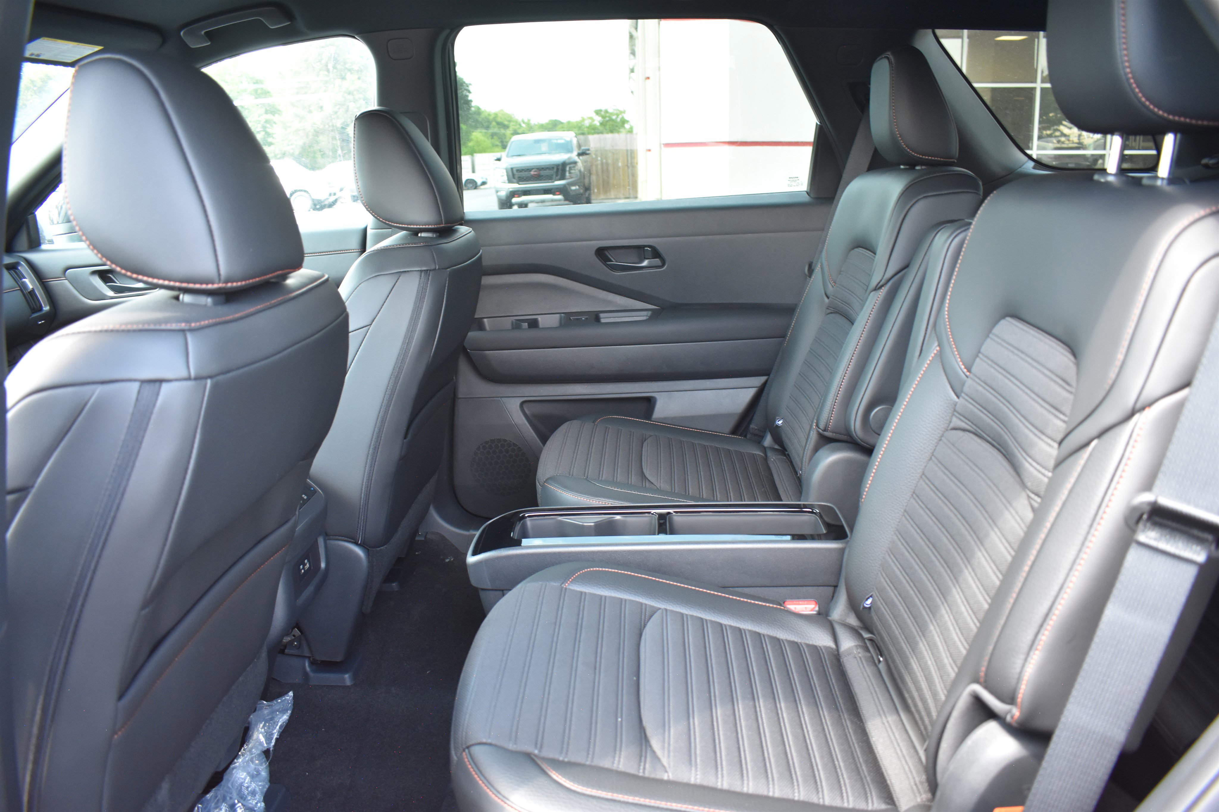 2025 Nissan Pathfinder Rock Creek photo 2