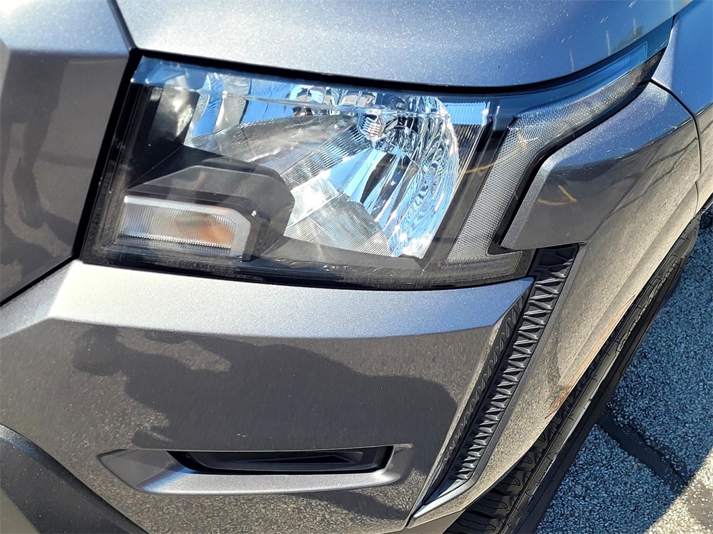 2023 Nissan Frontier SV photo 11