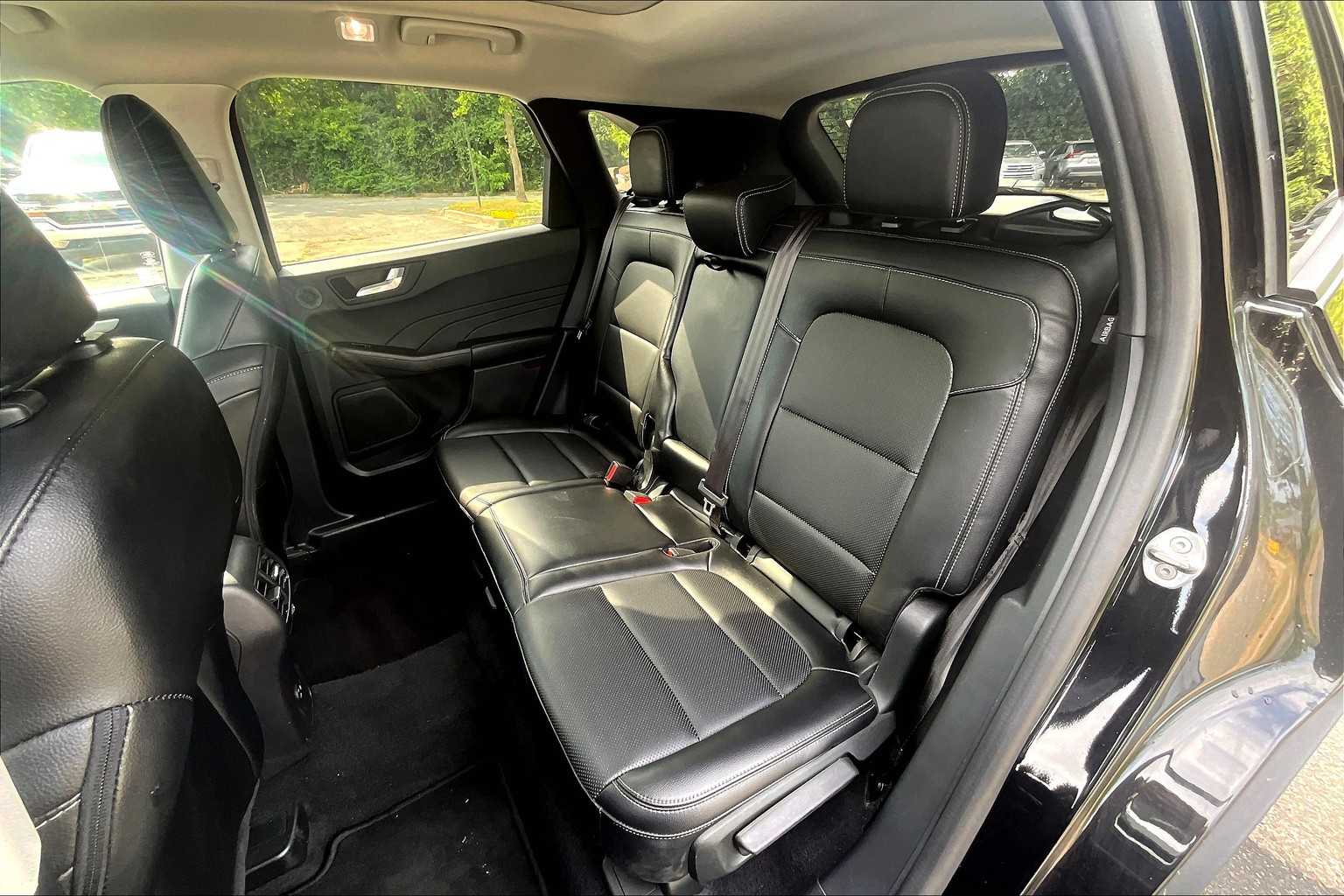 2022 Ford Escape SEL photo 18