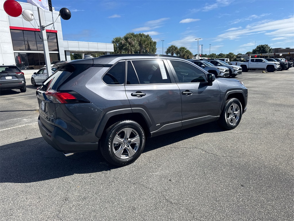 2025 Toyota RAV4 Hybrid LE photo 2
