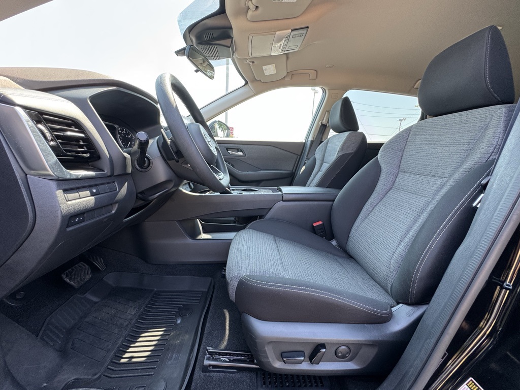 2022 Nissan Rogue SV photo 15