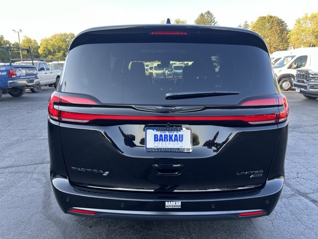 2026 Chrysler Pacifica Limited photo 4